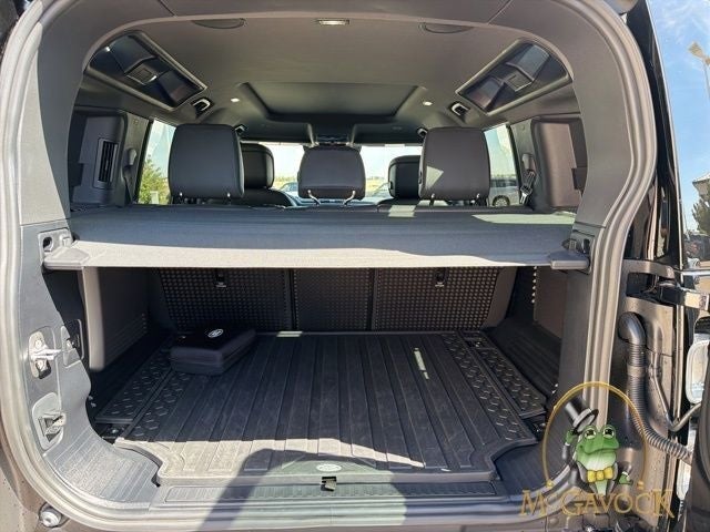 2024 Land Rover Defender 110 Carpathian Edition