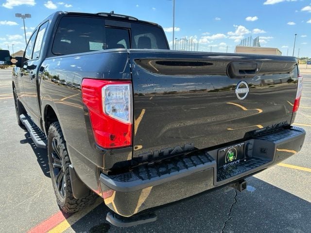 2023 Nissan Titan SV