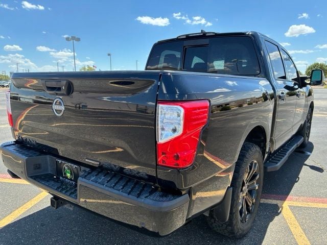 2023 Nissan Titan SV