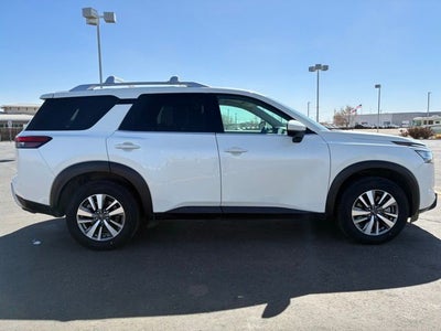 2023 Nissan Pathfinder SL