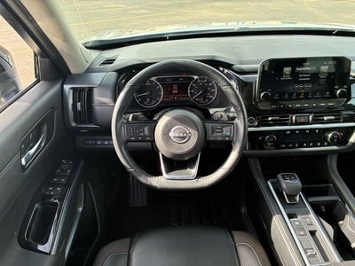 2024 Nissan Pathfinder SL