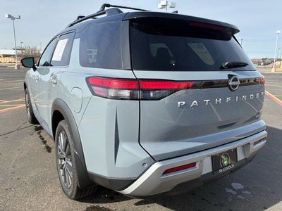 2024 Nissan Pathfinder SL