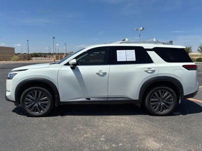 2022 Nissan Pathfinder SL