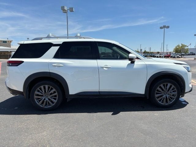 2022 Nissan Pathfinder SL