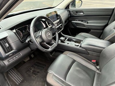 2022 Nissan Pathfinder SL
