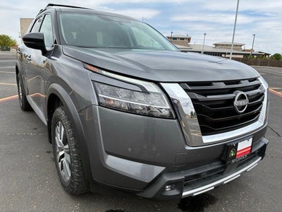 2022 Nissan Pathfinder SL