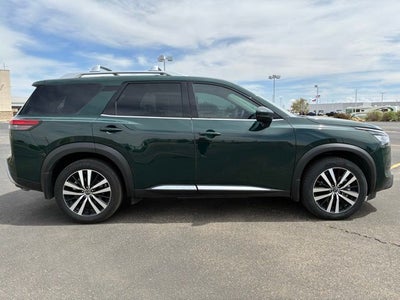 2023 Nissan Pathfinder Platinum