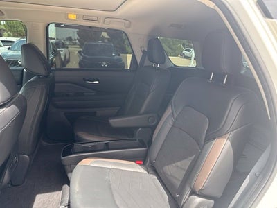 2023 Nissan Pathfinder Platinum