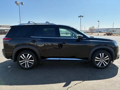 2024 Nissan Pathfinder Platinum