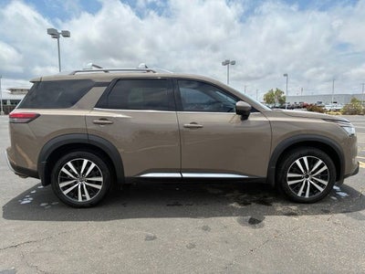 2023 Nissan Pathfinder Platinum