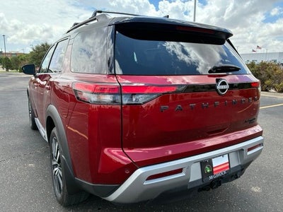 2024 Nissan Pathfinder Platinum