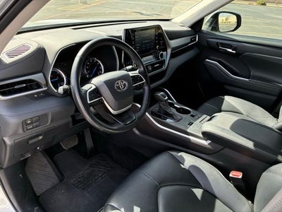 2022 Toyota Highlander Hybrid XLE