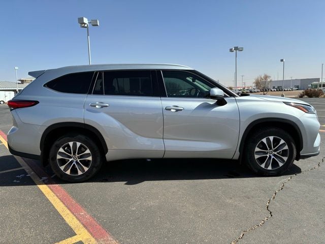 2022 Toyota Highlander Hybrid XLE