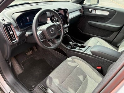 2025 Volvo XC40 B5 Core