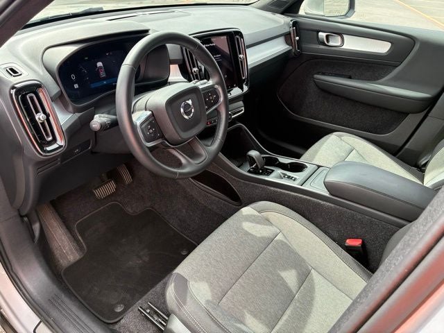 2025 Volvo XC40 B5 Core