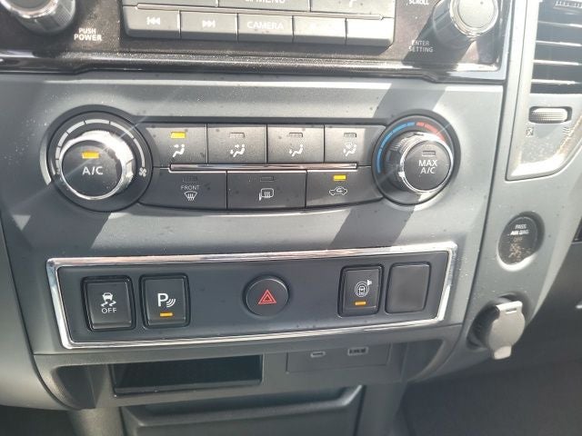 2022 Nissan Titan SV