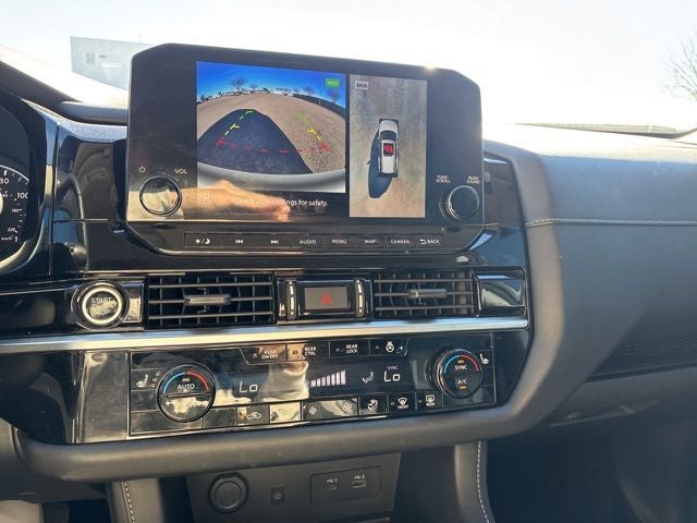 2023 Nissan Pathfinder SL