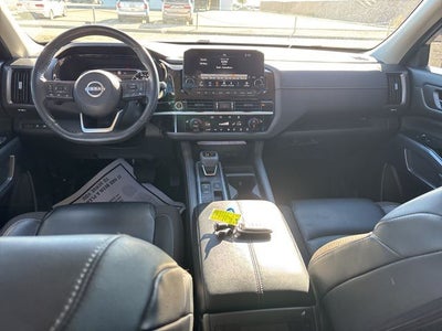 2023 Nissan Pathfinder SL