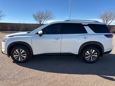 2023 Nissan Pathfinder SL