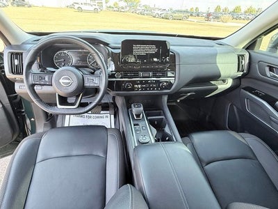 2024 Nissan Pathfinder SL