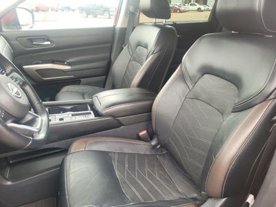 2023 Nissan Pathfinder Platinum