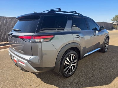 2023 Nissan Pathfinder Platinum